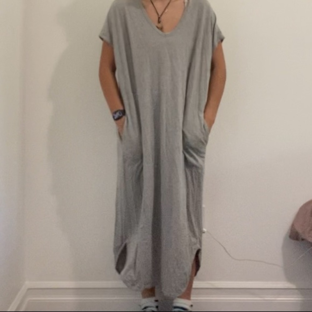 Free People long maxi v-neck dress with pockets!
